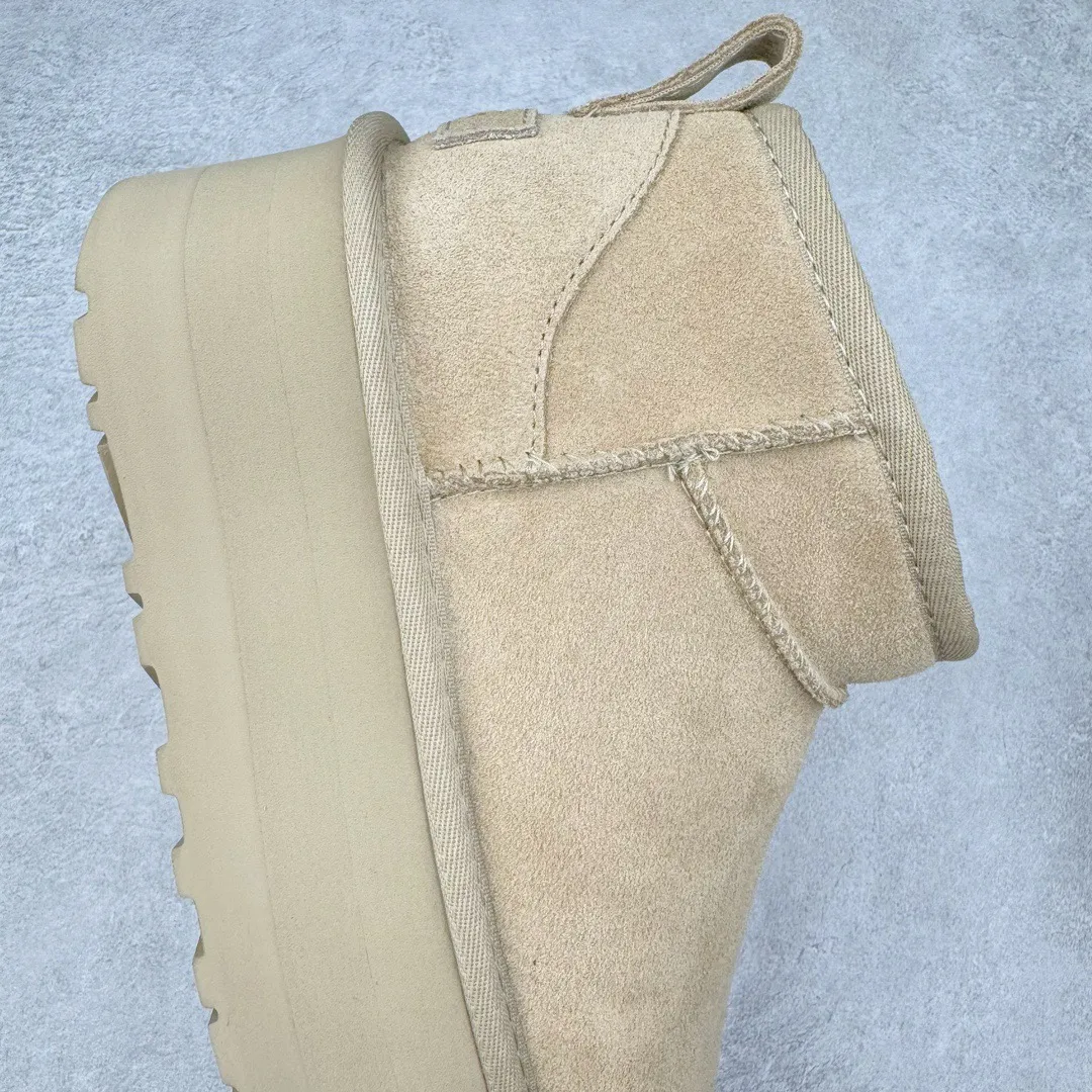 Pick up locally 💰520 UGG 5092 Zhou Dongyu Mini thick-soled autumn and winter sheep fur integrated snow boots. All shoes are made from ZP. Longfeng A-grade Australian imported sheep fur integrated brand OEM production line. Fully follow the ZP process. OEM original pattern maker. Adhering to the principle of no original shoes and no development selection. Pay attention to every detail. The most authentic version on the market. TREADLITE "Light Wing" technology outsole. Lightweight/durable/flexible/pile size: 35 36 37 38 39 40 41 42 Coding: by2936090